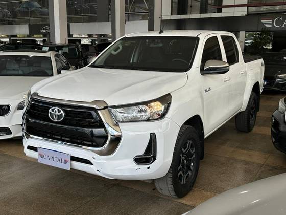 TOYOTA HILUX 2.8 D-4D TURBO DIESEL CS 4X4 MANUAL TOYOTA HILUX 2.8 D-4D TURBO DIESEL CS 4X4 MANUAL